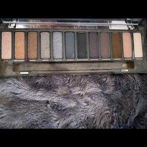 Naked Smokey palette